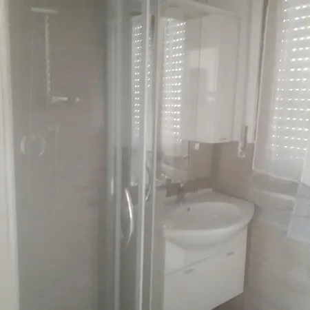 Viale San Bartolomeo, 225 *